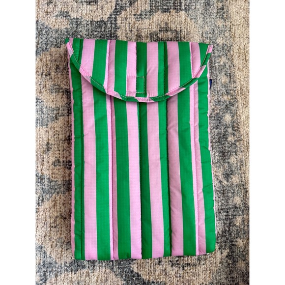 BAGGU Handbags - Baggu Puffy Laptop Sleeve - Pink Green Awning Stripe Pristine Condition